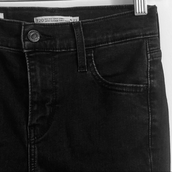 Levi’s 720 high rise black distressed jeans - Picture 2 of 5